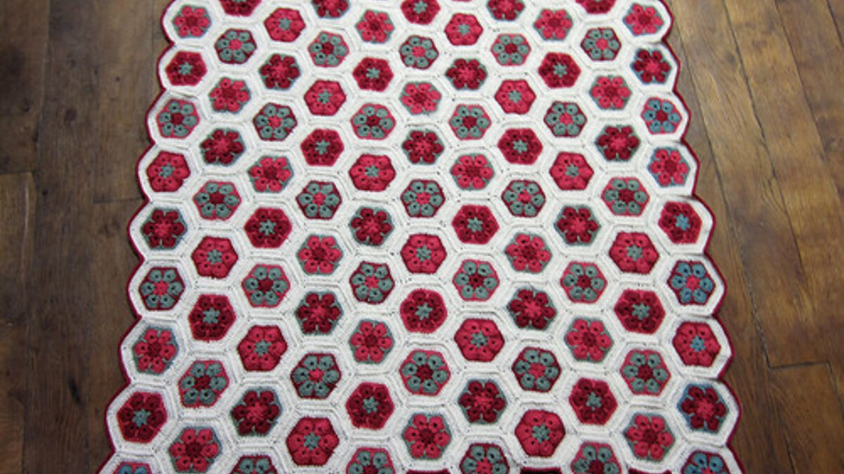 Couverture crochet bébé colorée pour illustrer des modèles PDF gratuits