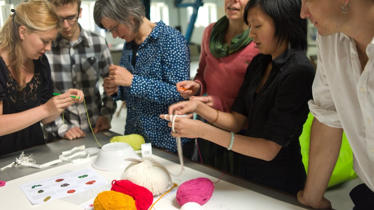 Atelier de crochet avec pelotes et premiers gestes