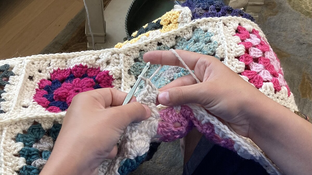 PDF crochet gratuit avec ouvrage coloré en cours